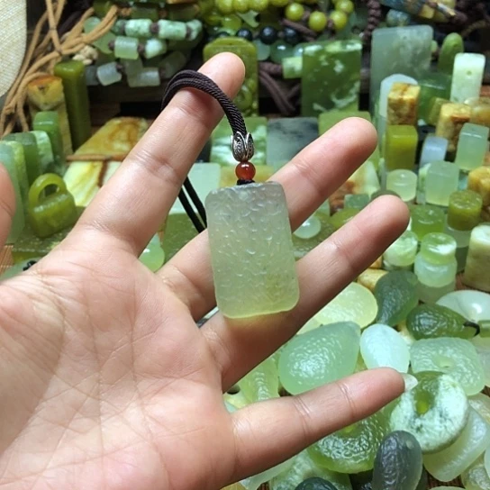 未镶嵌岫玉吊坠岫