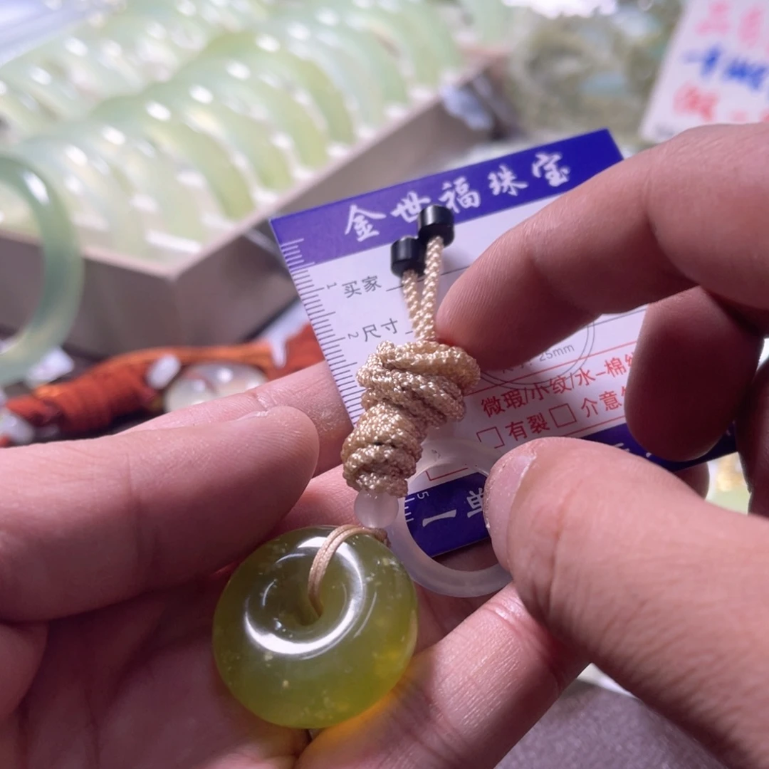 未镶嵌蛇纹石玉颈饰