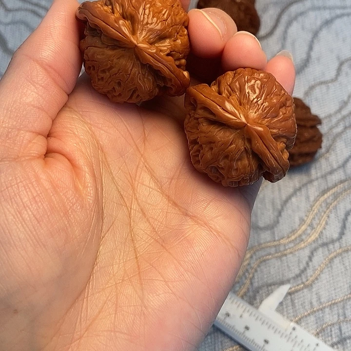 文玩核桃吊坠38白狮子