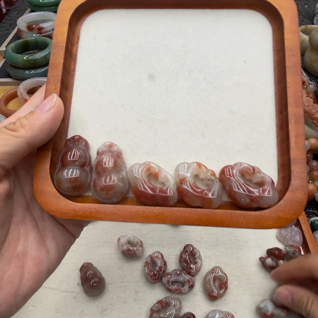 石英质玉未镶嵌圈口齐全