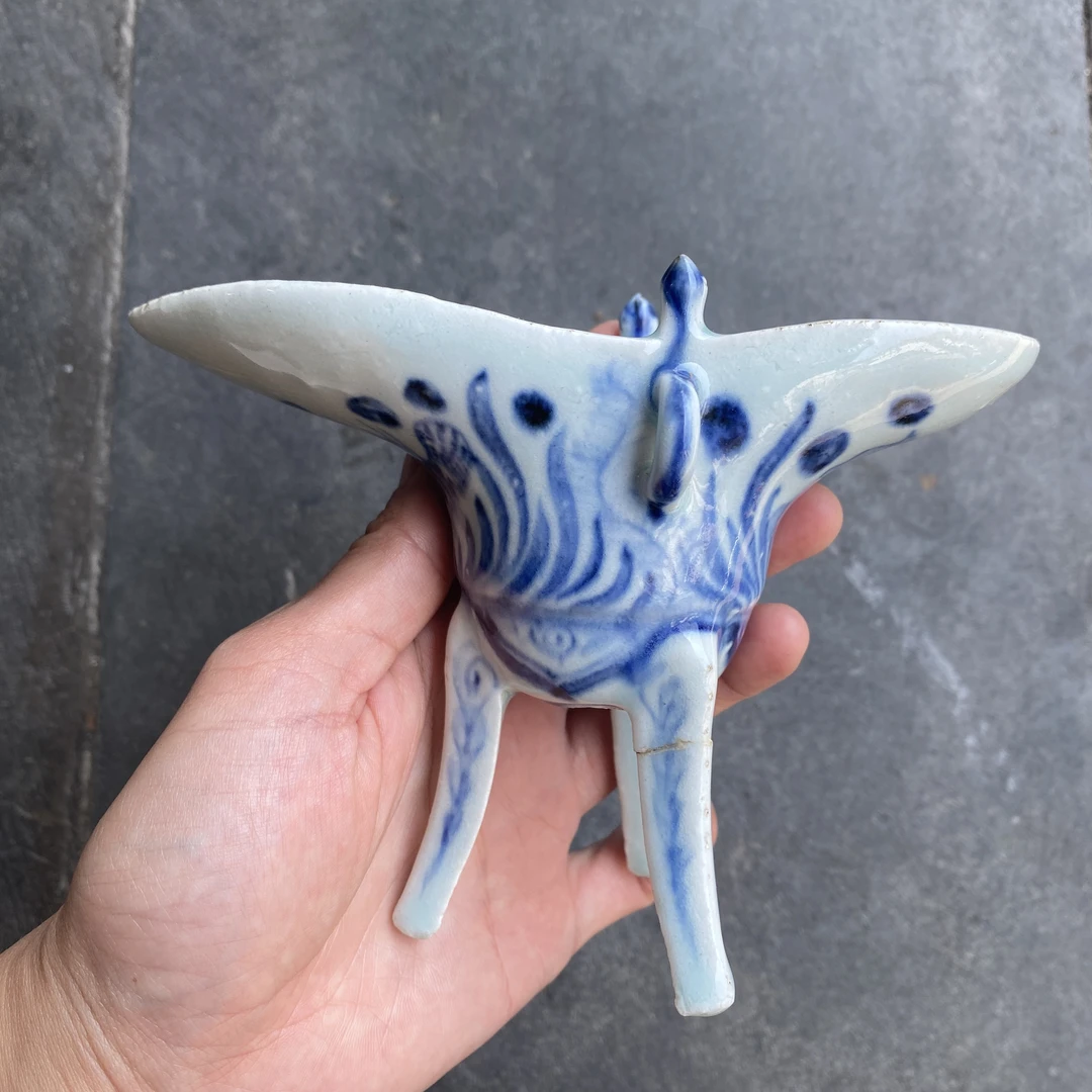 陶瓷艺术品鱼藻纹三足爵杯