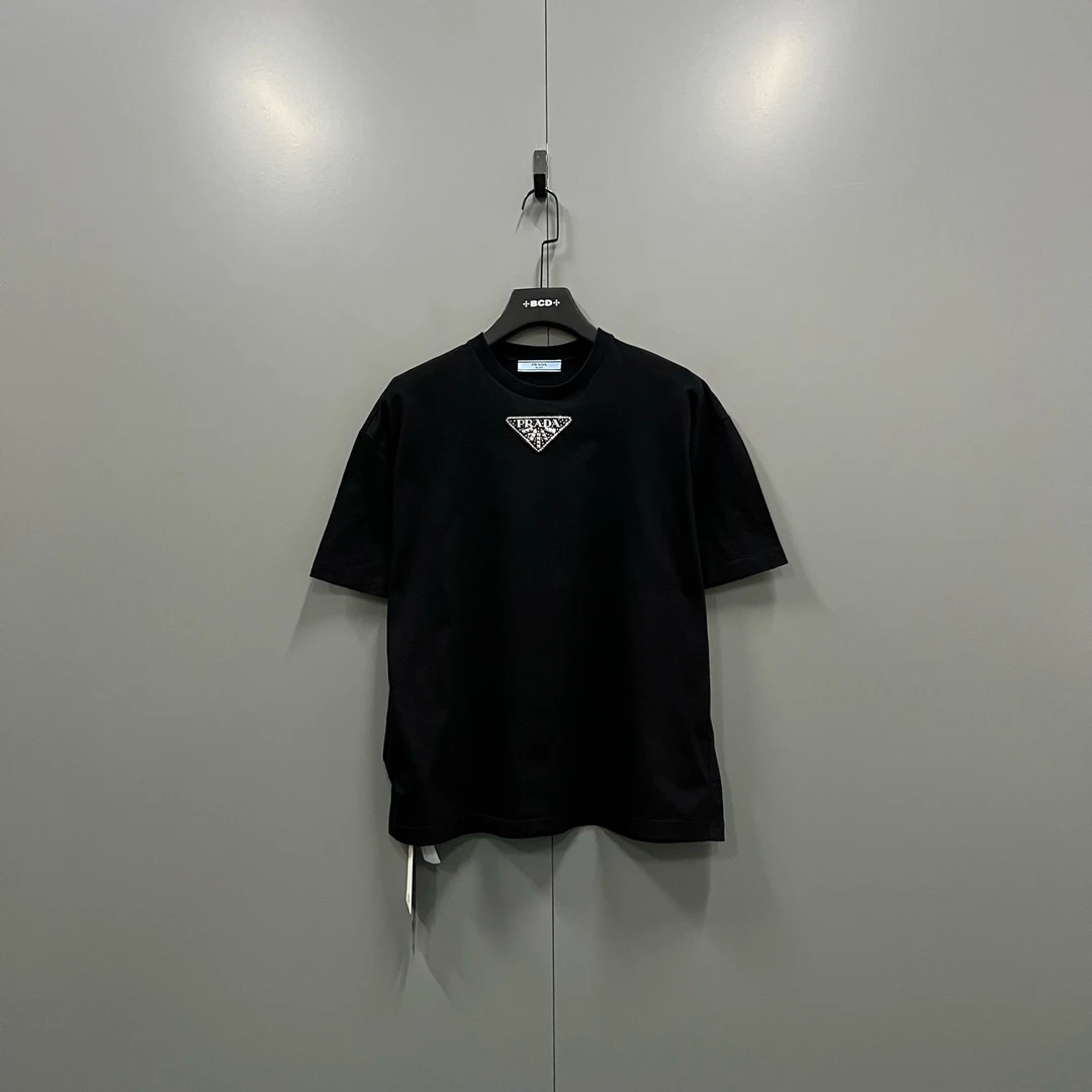99新 Prada/普拉达 (ll) 假日系列 黑色三角标短袖 S码020978