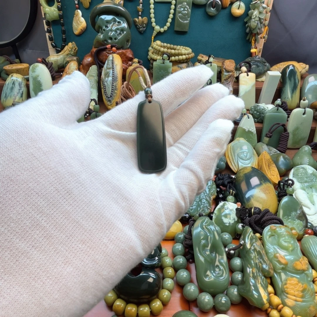 岫岩老玉（透闪石质玉）未镶嵌颈饰