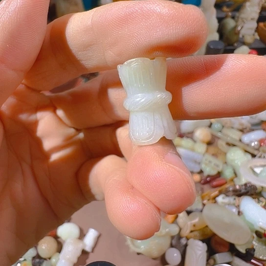 人***翁和田玉（糖玉）未镶嵌挂件