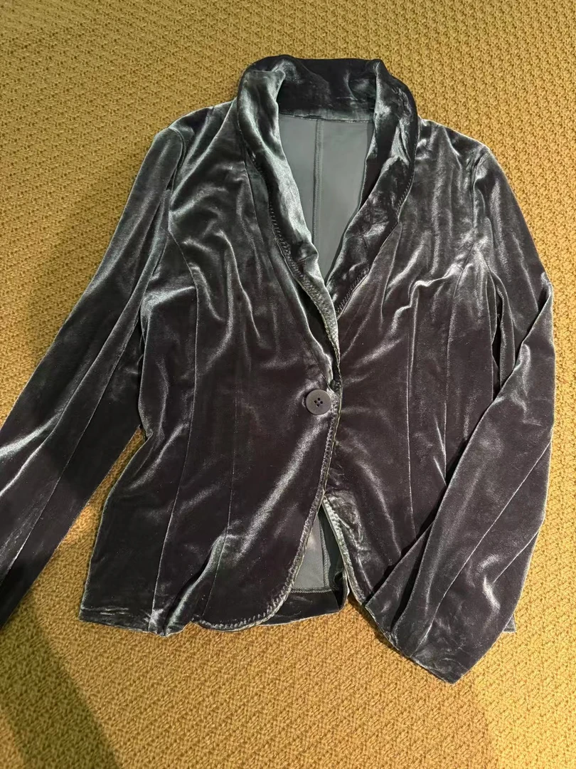 绿色丝绒拼接枪驳领西服