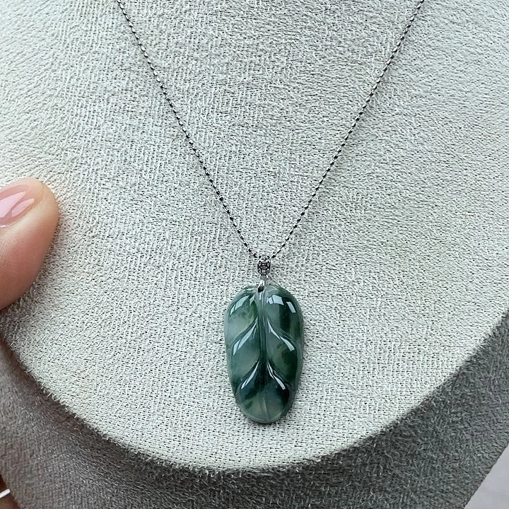 翡翠18K金镶嵌颈饰拿****p天然翡翠叶子