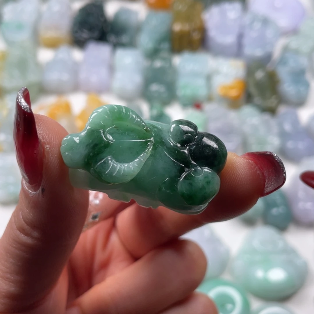 翡翠吊坠(赠链)未镶嵌