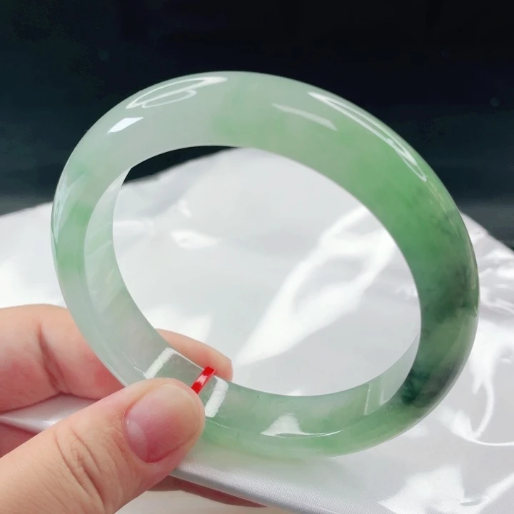 翡翠未镶嵌手镯正圈58