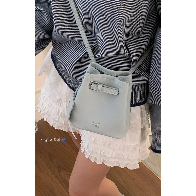 韩国小众包包女款2025新款春夏时尚手机包百搭迷你斜挎包水桶包