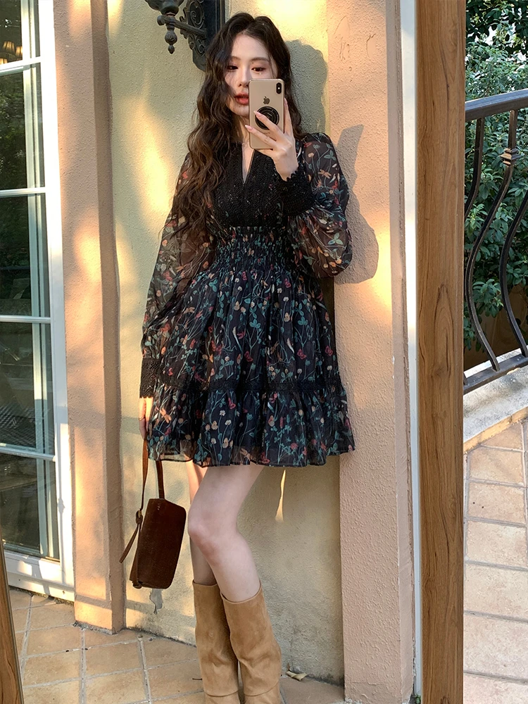 十三行品质 2025春季新款复古印花连衣裙V领蕾丝收腰茶歇裙5621