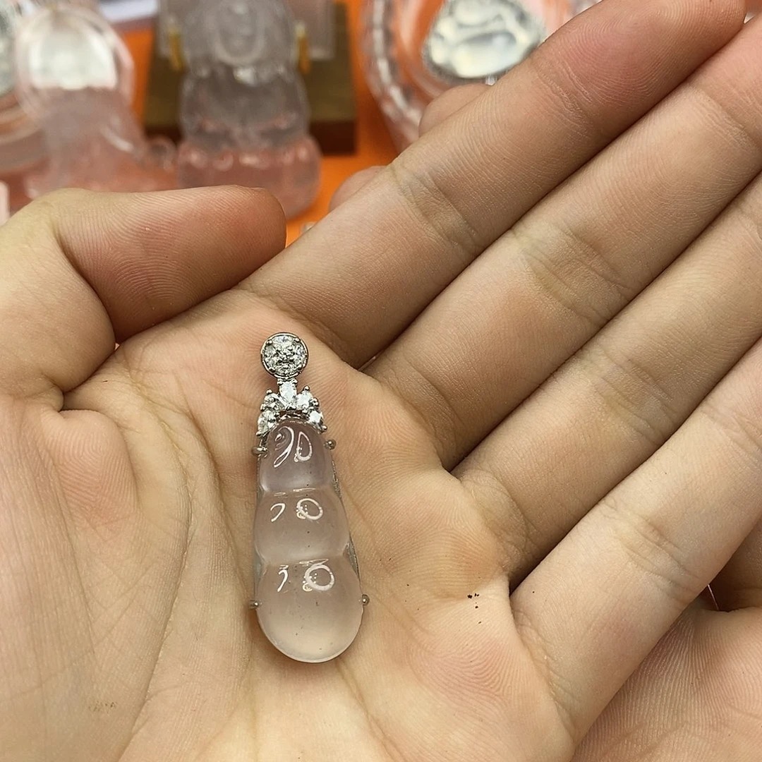 石英质玉未镶嵌颈饰