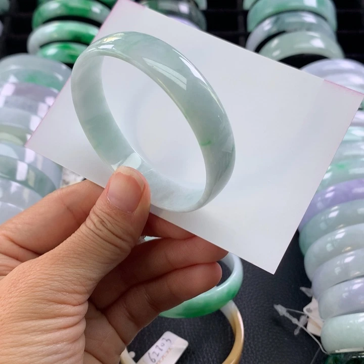 翡翠未镶嵌手镯公主53+