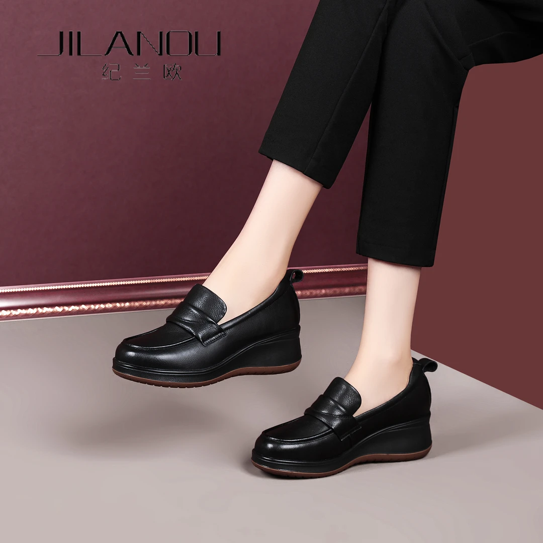 真皮坡跟乐福鞋女2025春秋新款厚底中老年妈妈女鞋一脚蹬软底单鞋