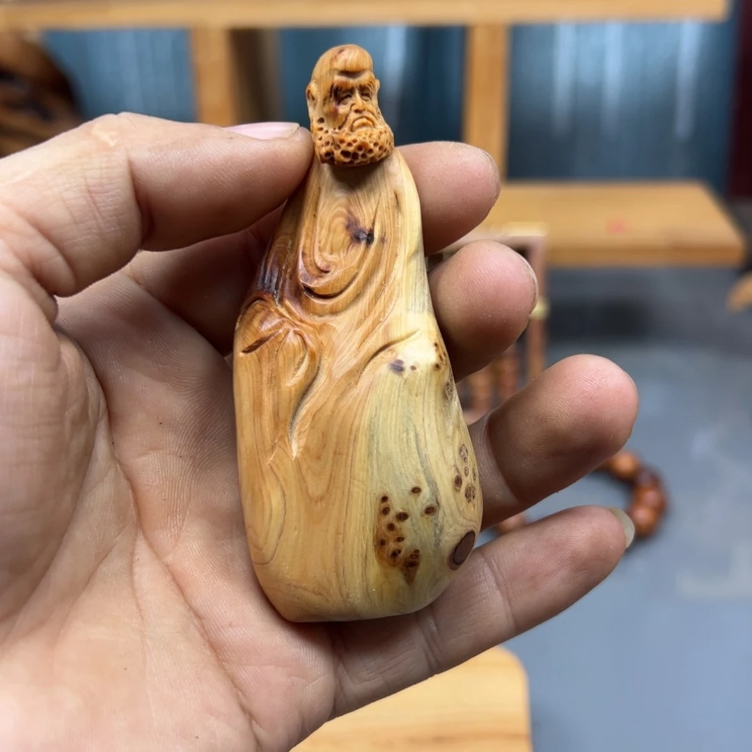 亮***哥木崖柏木摆件手把件
