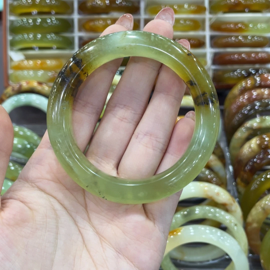 蛇纹石玉未镶嵌手镯