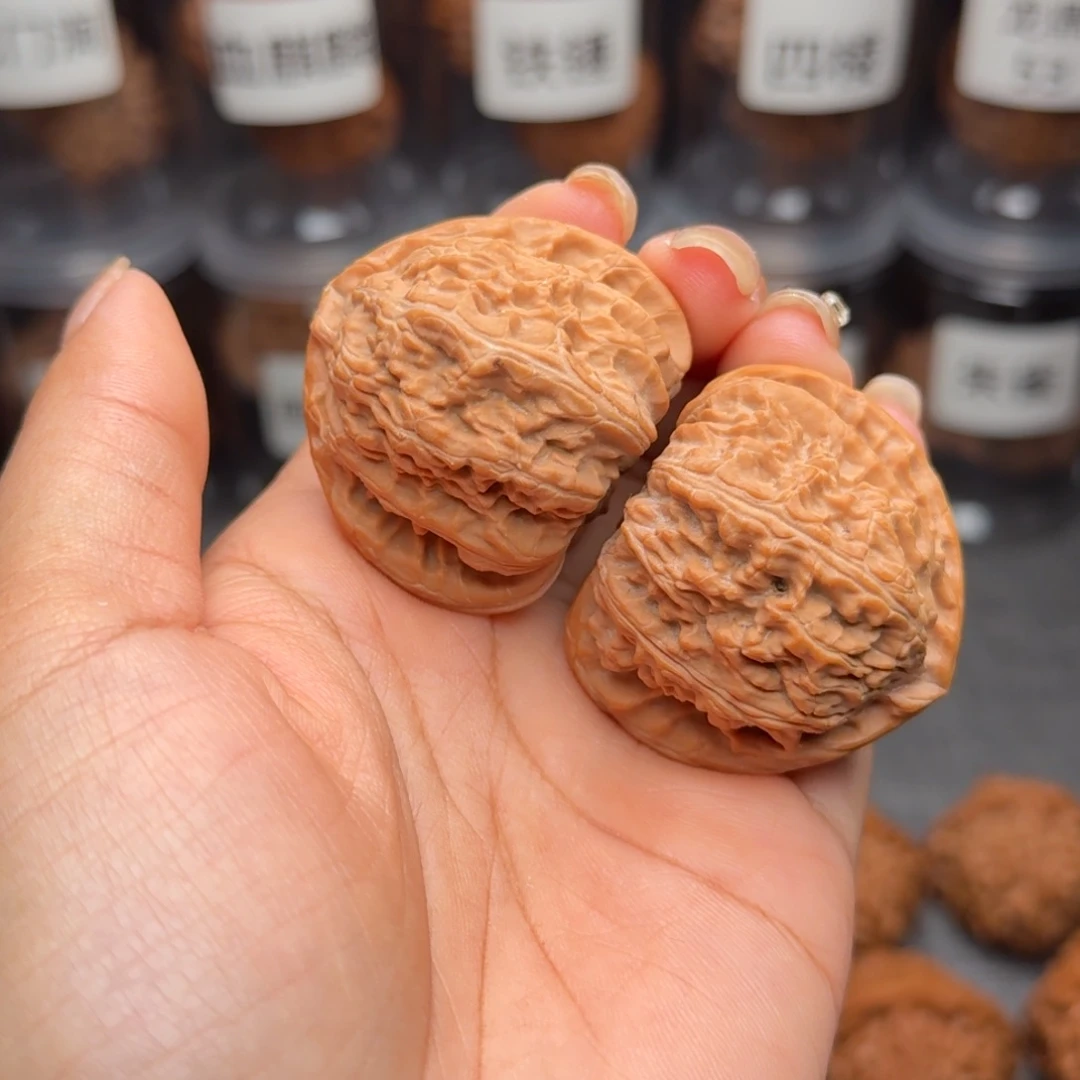 帅***秒文玩核桃把件三角白