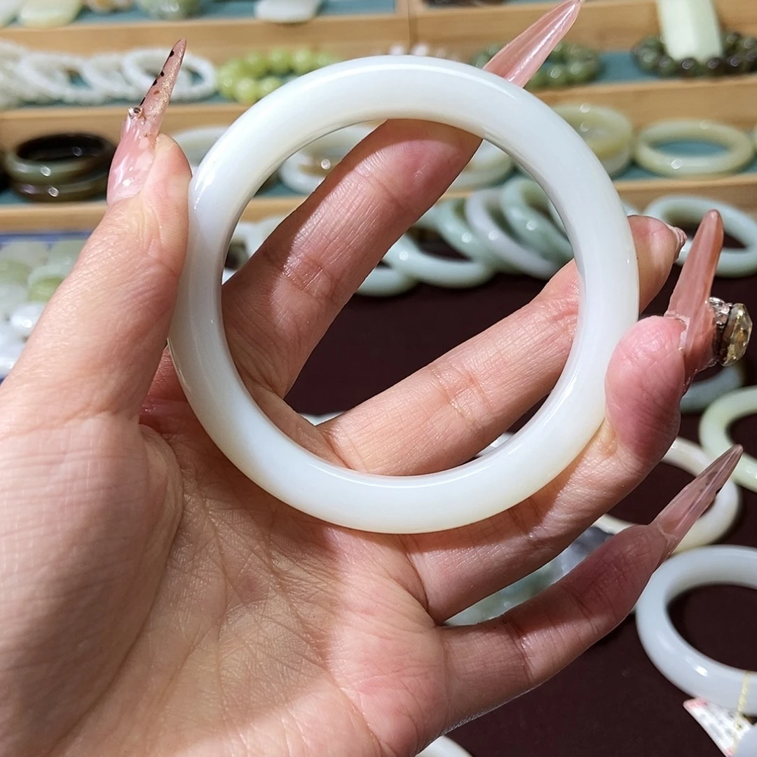 和田玉未镶嵌手镯