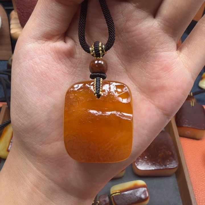 蜜蜡未镶嵌吊坠(赠链)