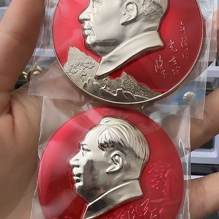 国***柱其他普通金属红色收藏纪念章