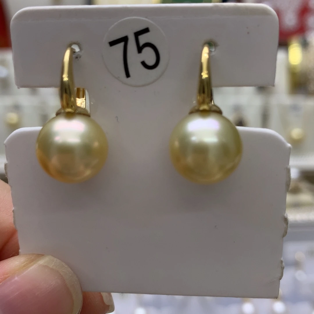 18K金镶嵌海水珍珠耳饰