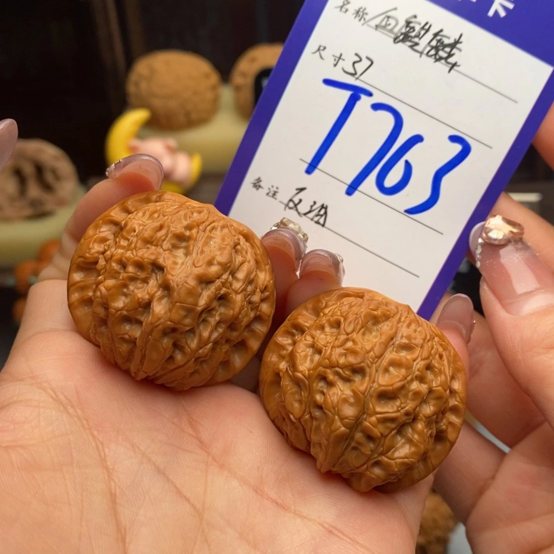 文玩核桃吊坠血麒麟