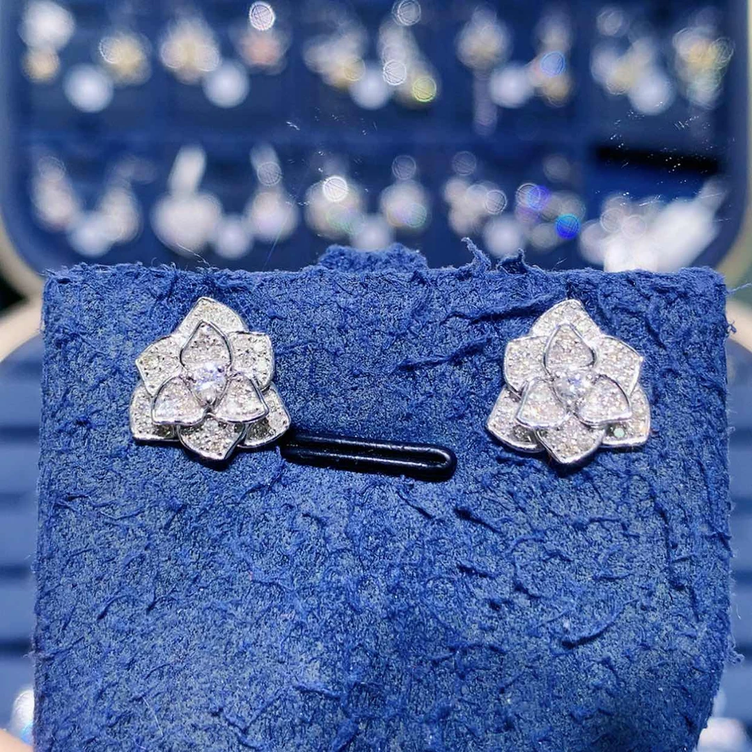 【闪购商品】18K金镶嵌耳饰钻石满钻花朵耳钉