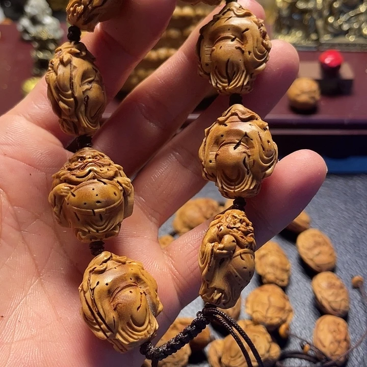 大桃核雕刻瑕疵钟馗