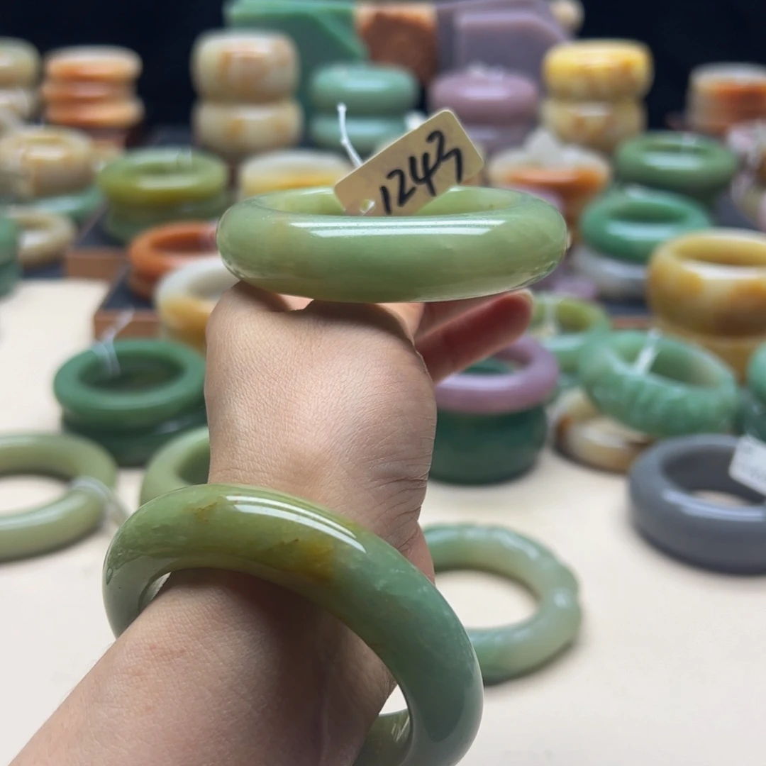 石英岩玉手镯未镶嵌