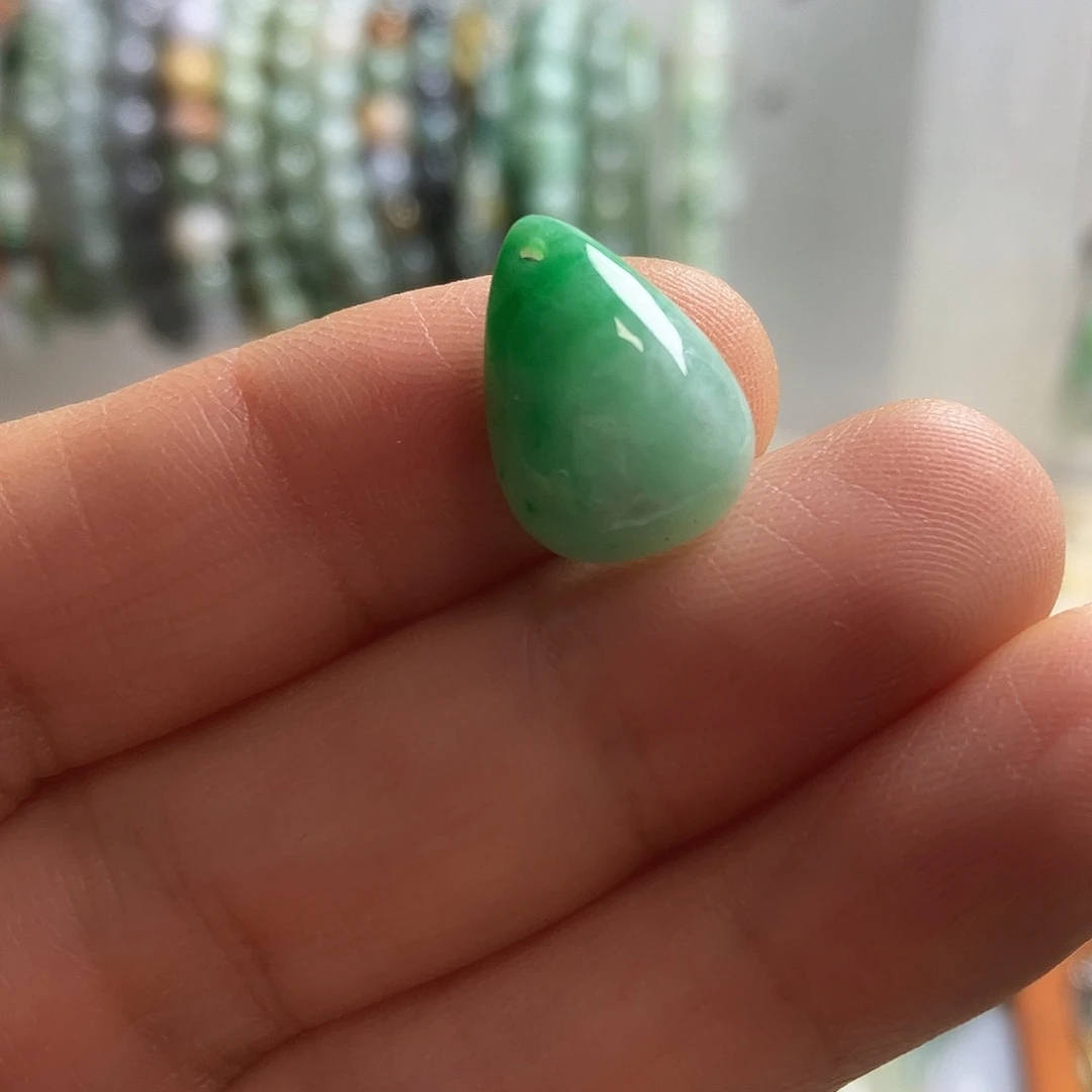 翡翠未镶嵌颈饰04