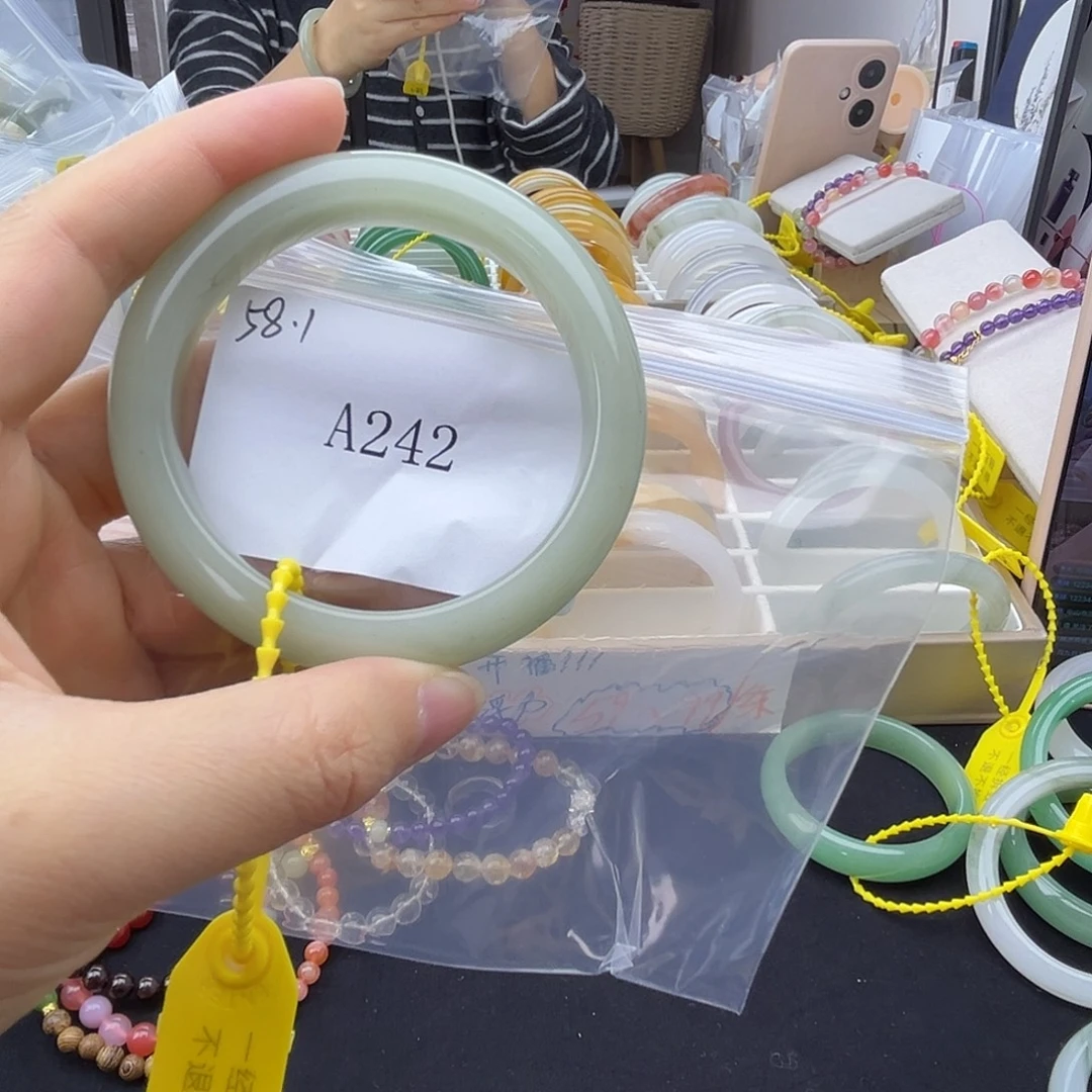 石英质玉未镶嵌手镯