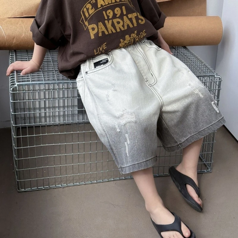 儿童牛仔短裤夏装男童个性设计感渐变破洞中裤男孩痞帅宽松五分裤
