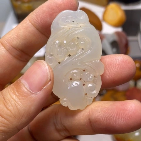 【闪购商品】未镶嵌石英质玉（黄龙玉）颈饰