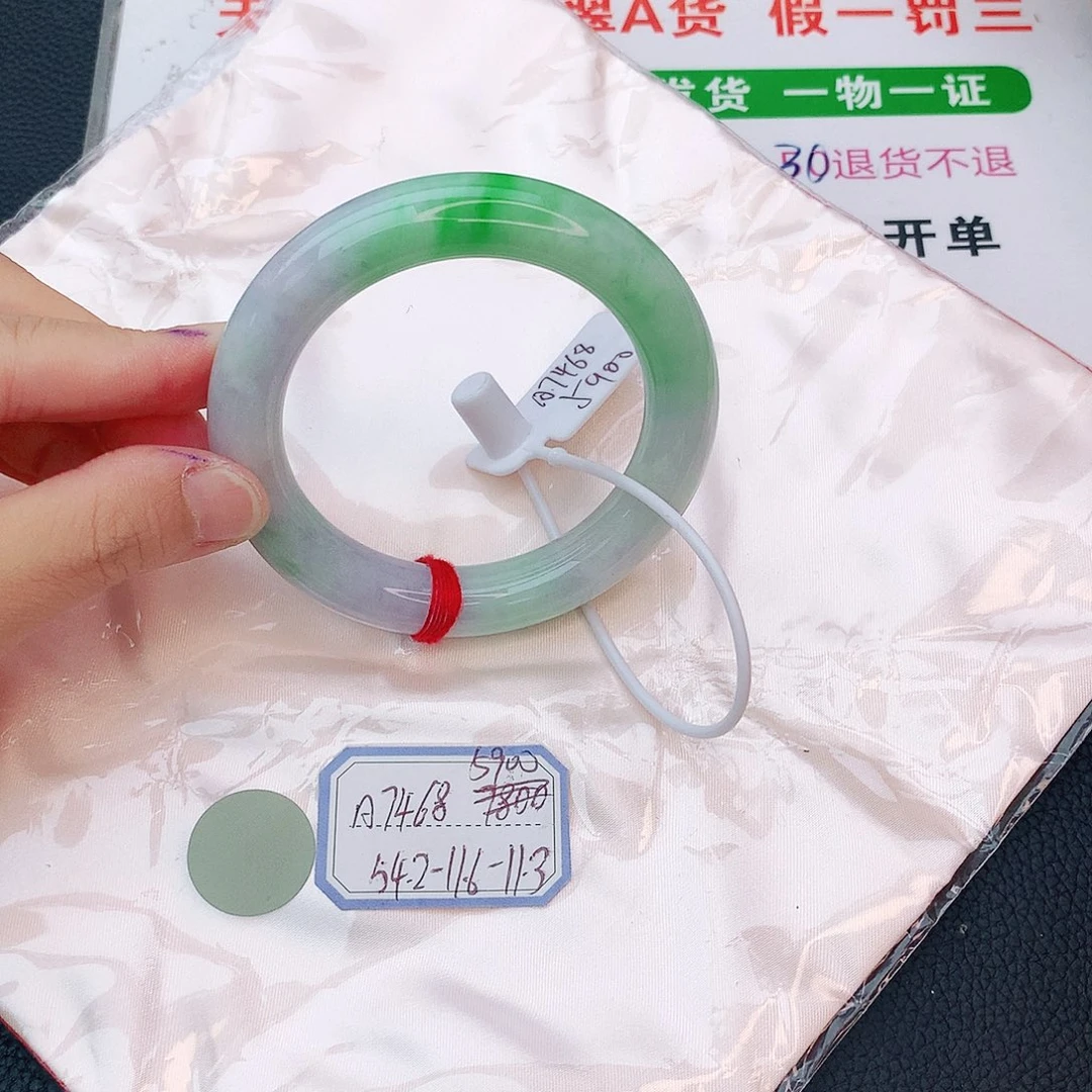 翡翠手镯未镶嵌翡翠