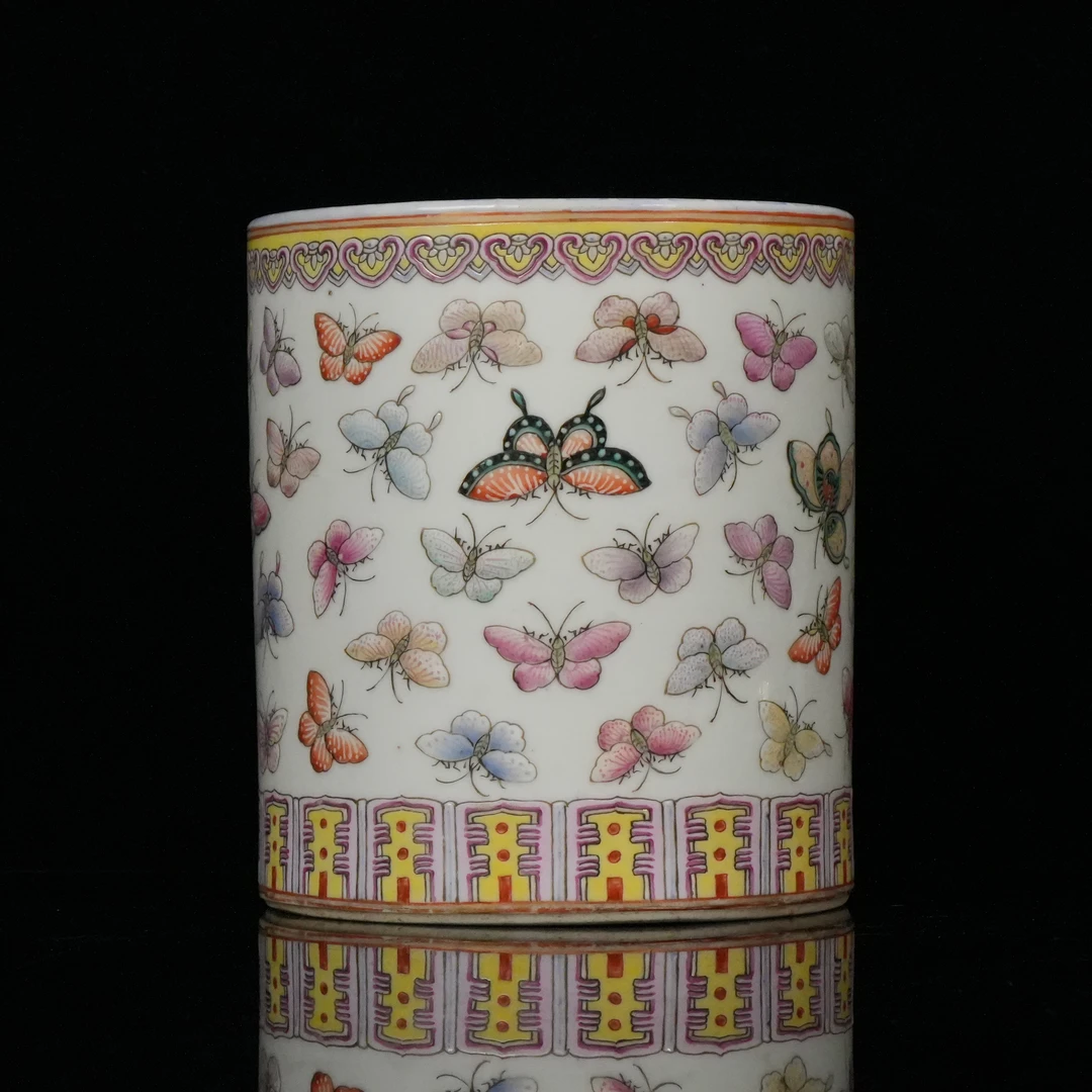 lot16355 6723 清宣统 粉彩百蝶笔筒 H:14D12.3
