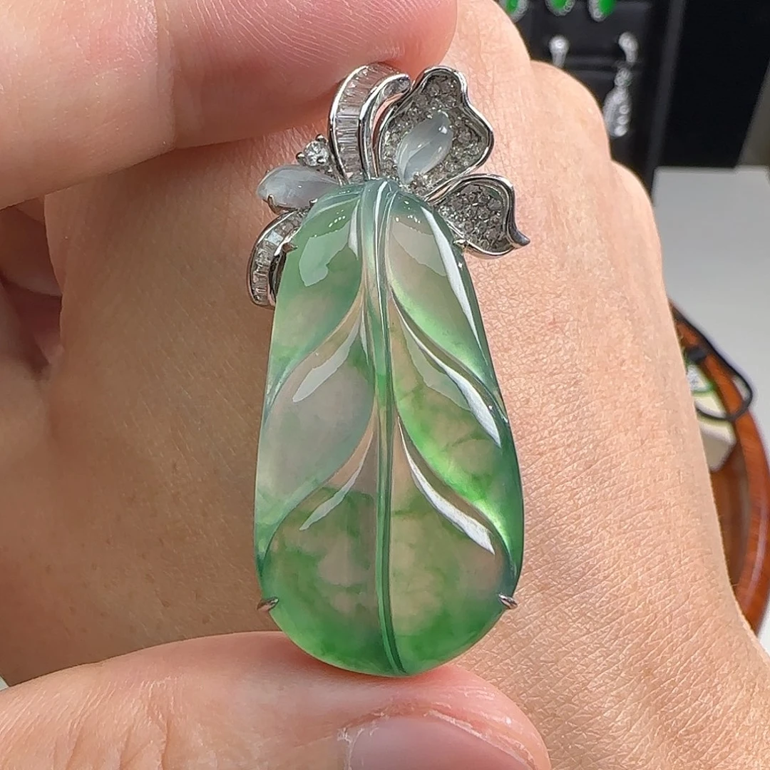 颈饰18K金镶嵌翡翠天然翡翠