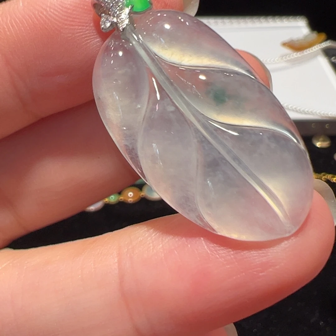 翡翠18K金镶嵌颈饰吊坠