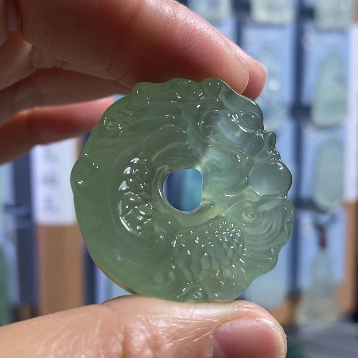 岫玉未镶嵌颈饰吊坠