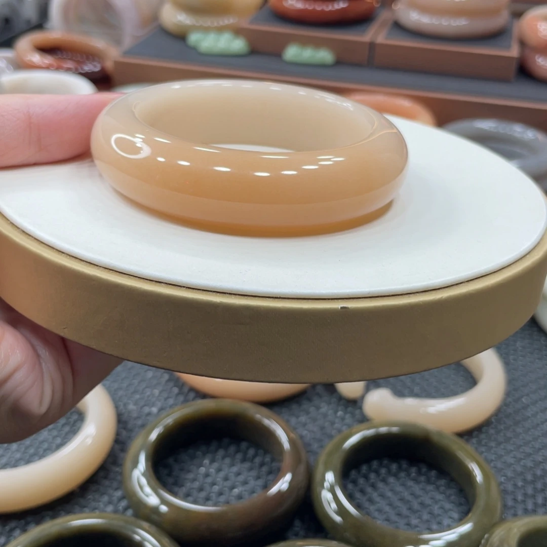 未镶嵌手镯石英质玉