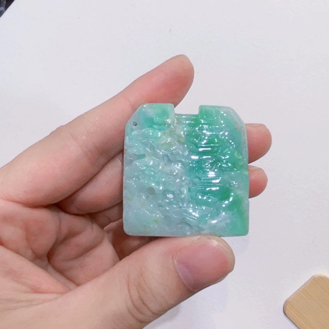 翡翠未镶嵌吊坠(赠链)代编织有瑕疵