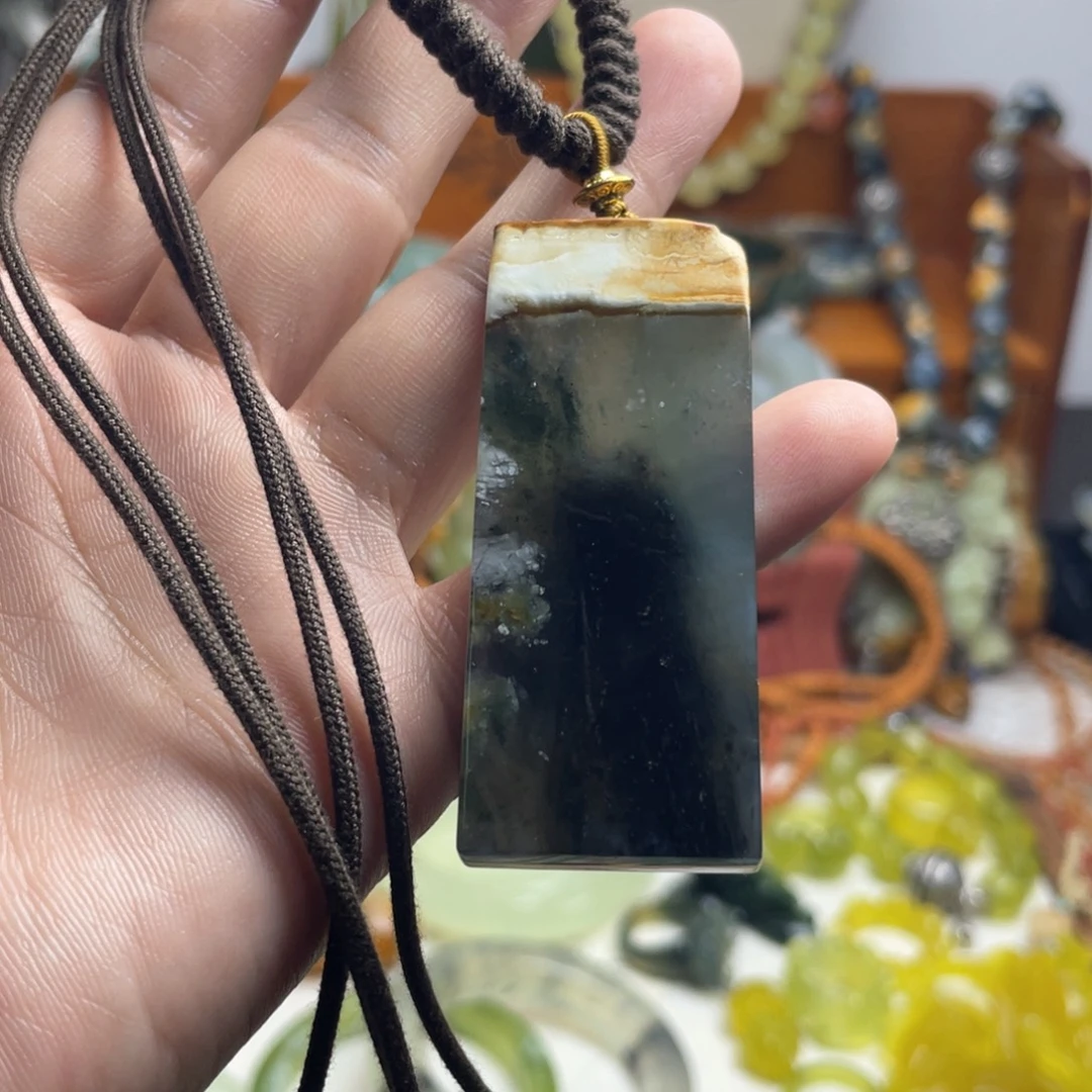蛇纹石玉未镶嵌吊坠