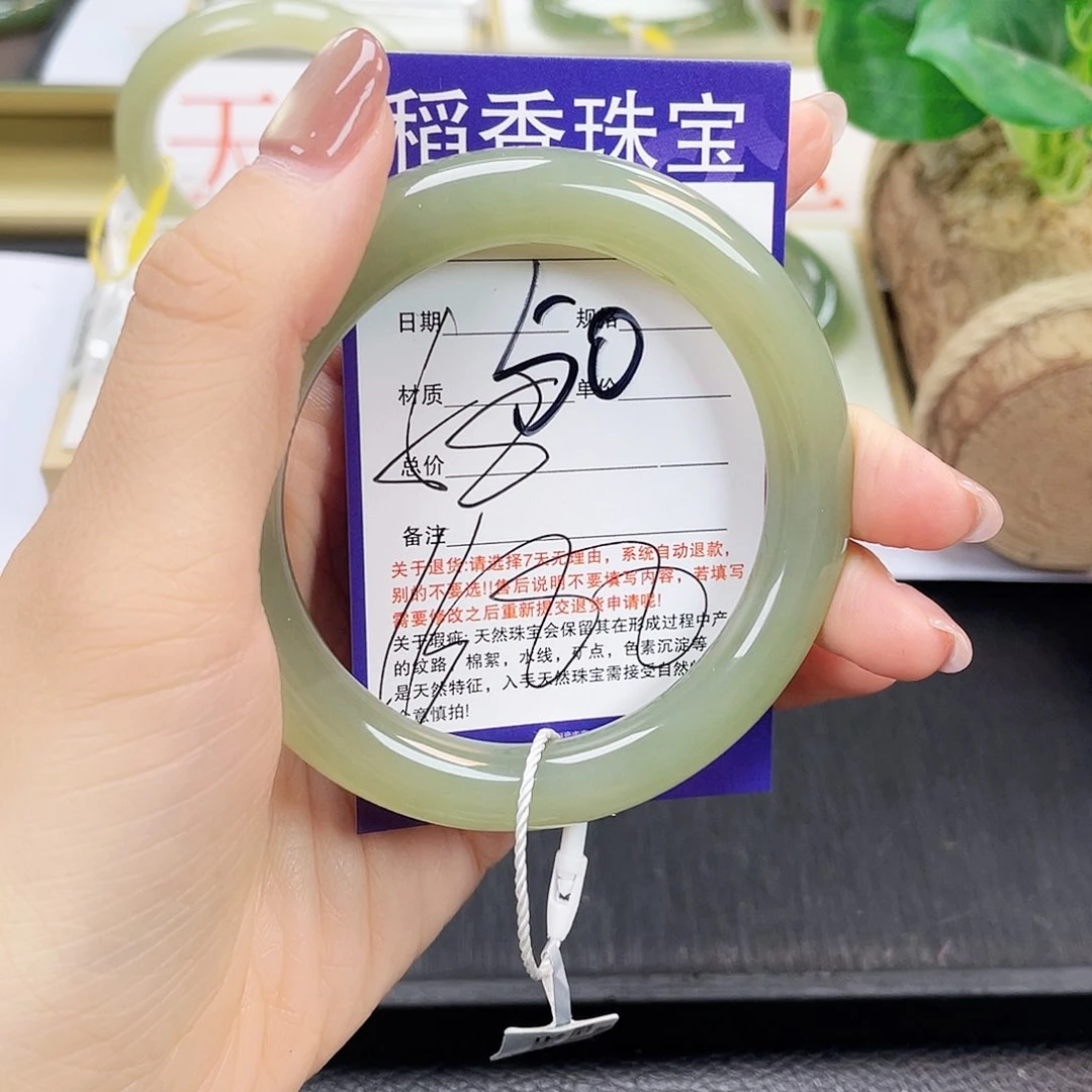 和田玉手镯未镶嵌