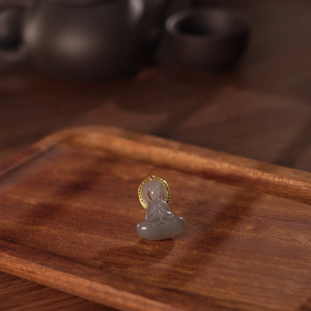 【睿泽鉴宝】18K和田玉烟紫无相佛吊坠 28*21*11 GG0110