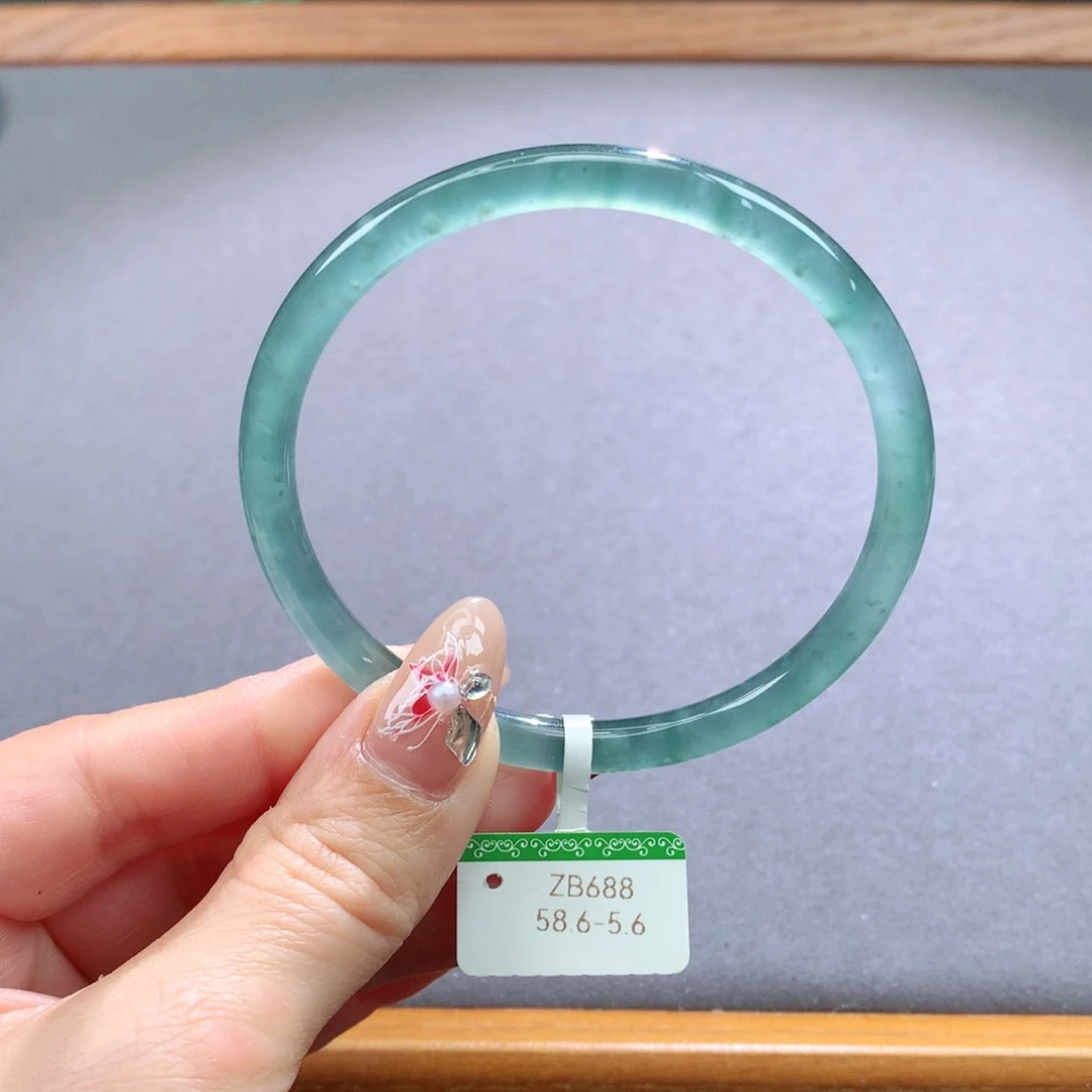 翡翠手镯未镶嵌天然翡翠手镯