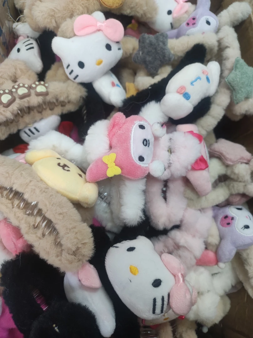 可爱毛绒卡通抓夹11cm。多种图案，颜色随机。