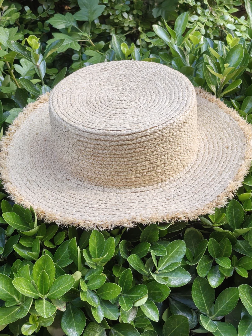 1. 纯手工拉菲草编织帽，毛边设计，打造自然休闲氛围感