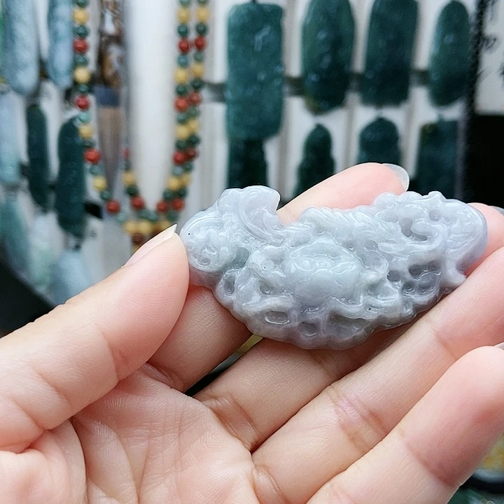 颈饰足铂镶嵌翡翠翡翠