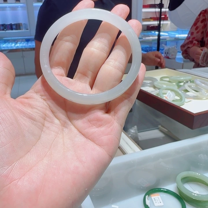 未镶嵌手镯和田玉56