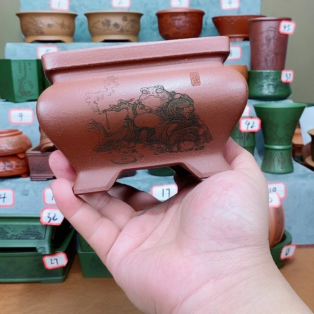 紫砂花盆在外面玩啊