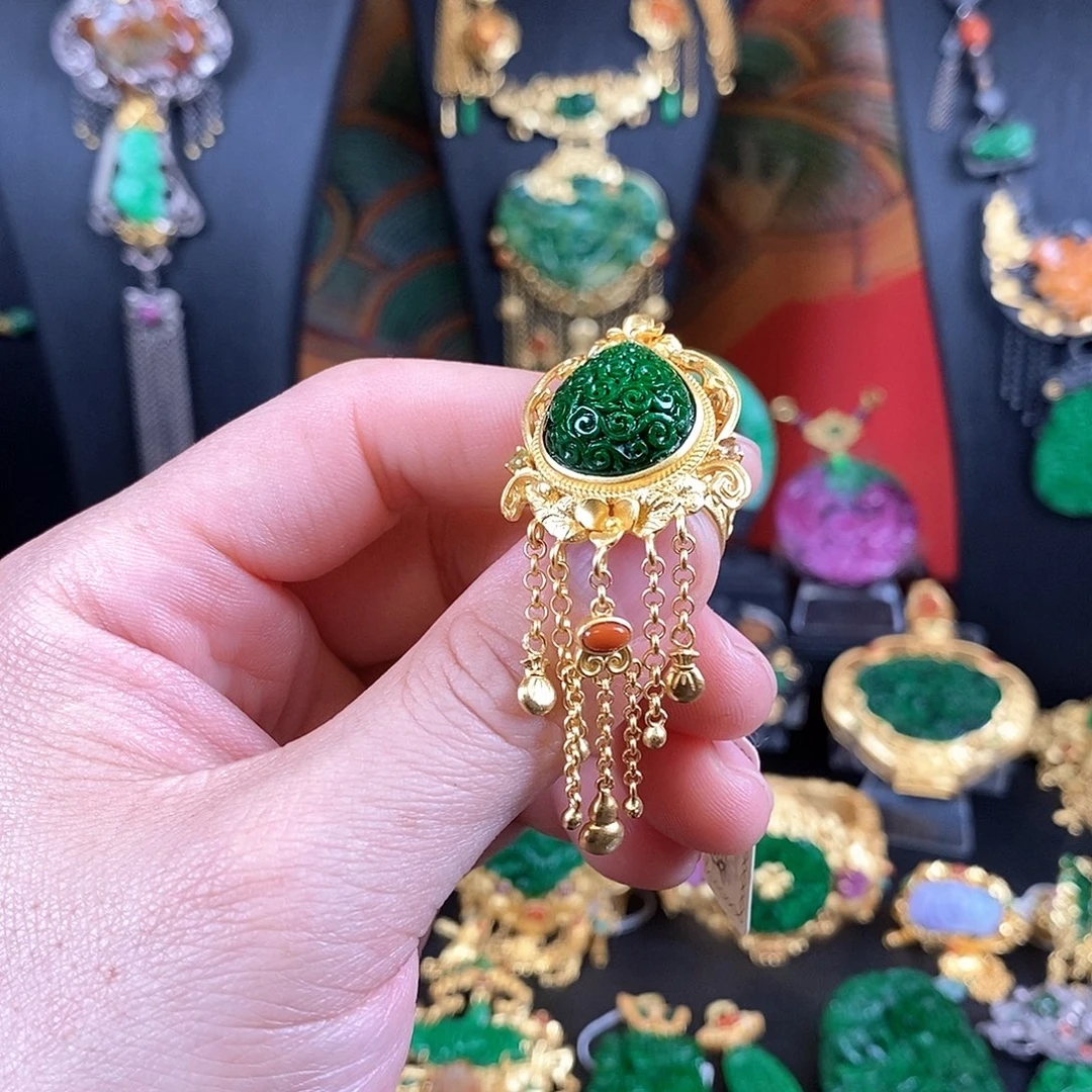 翡翠足银镀金镶嵌戒指吊坠