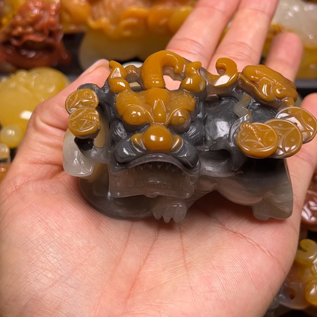 石英质玉（黄龙玉）未镶嵌颈饰